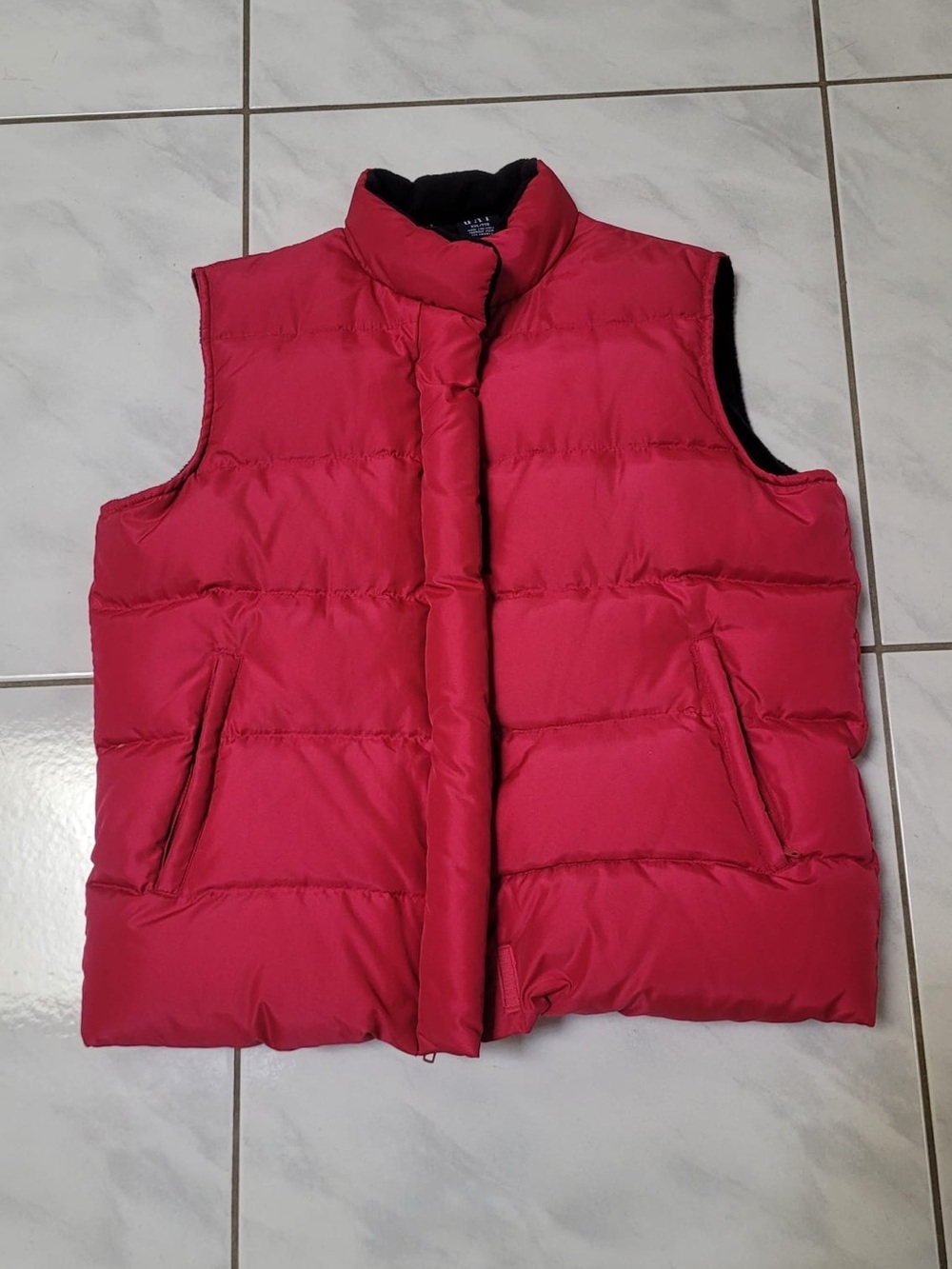GAP Men's Bright Red Quilted Down Puffer Vest